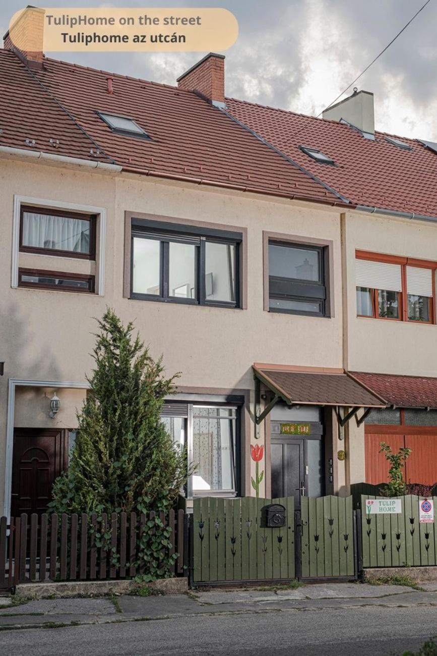 Tulip Home Guest House Vac Exterior photo