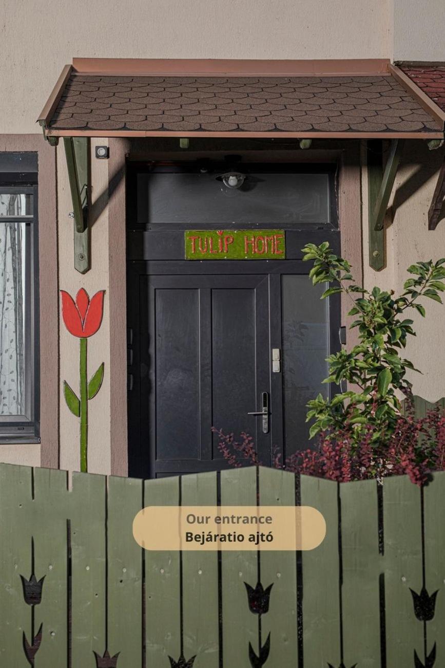 Tulip Home Guest House Vac Exterior photo